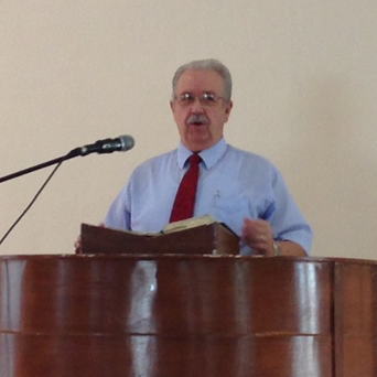 Larry-Preaching-in-Divine-Redeember-Bapt-Ch
