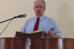 Larry-Preaching-in-Divine-Redeember-Bapt-Ch